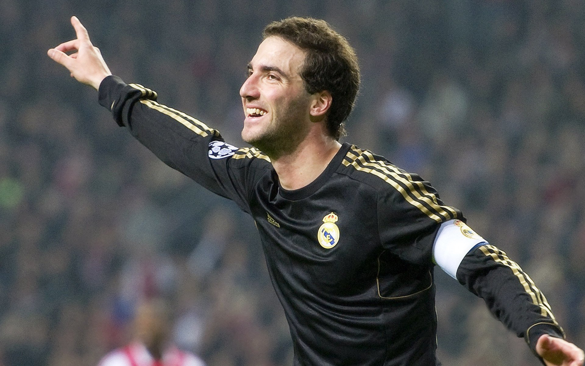 双线焦点，AC米兰的钢铁防线与卡瓦哈尔的德比时刻