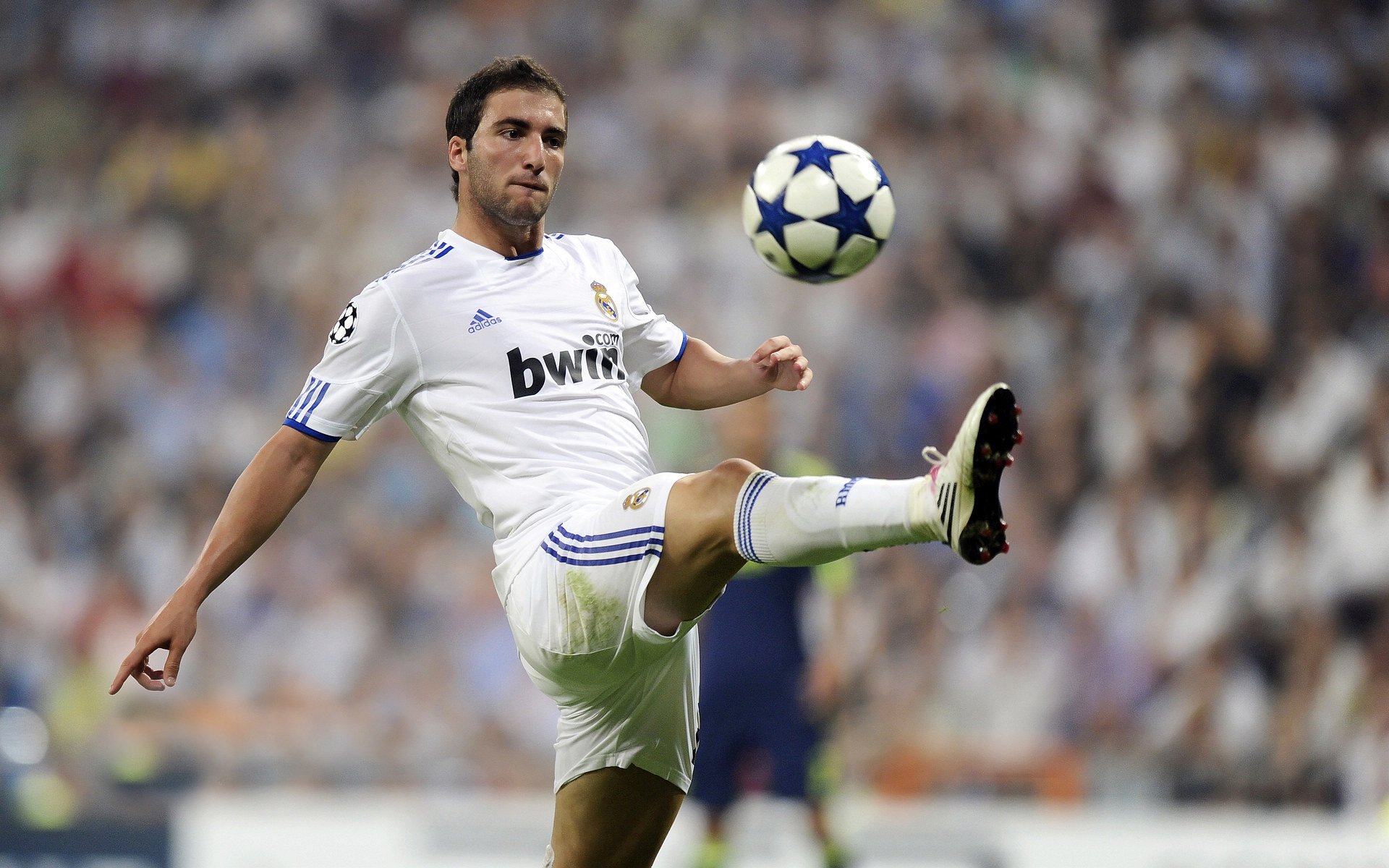 奥纳纳持续制造杀伤，勒沃库森对阵那不勒斯的战术博弈与唯一性解读